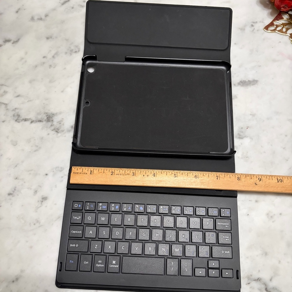 Kate spade Black and White Striped tablet case - Picture 7 of 8